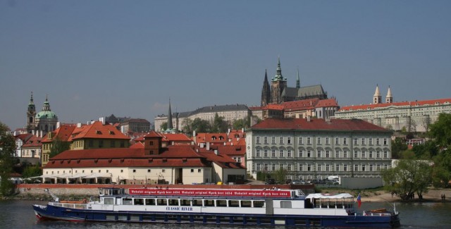 One hour cruise on the Vltava River 4 times a day