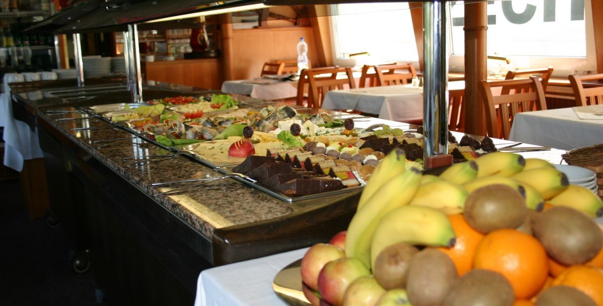Lunch cruise - 2 hours at 12:00