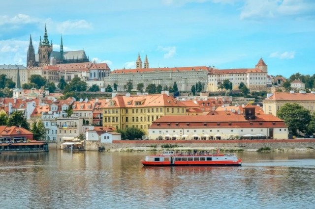 2hodinová obědová plavba s 3chodovým menu ve 12:30