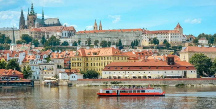 2hodinová obědová plavba s 3chodovým menu ve 12:30