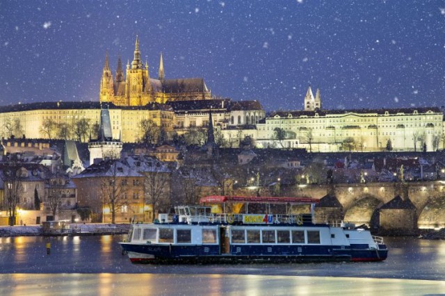 Buffet style Advent cruise with aperitif - two hours from 12:00 and 18:00 (from 24.11.2022)