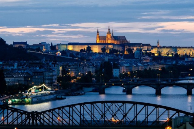 Dîner-croisière à Prague d'une durée de 2 heures à 18 heures ou  à 20 heures