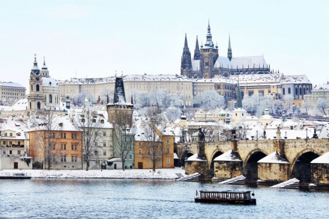 Winter one-hour cruise on the Vltava River: January and February at 15:00 and 16:00