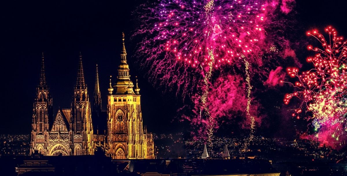 Crociera di Capodanno su una barca di vetro Bohemia Rhapsody - 5 ore