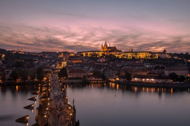 Zweistündige Kreuzfahrt mit Abendessen in Prag um 18:00 Uhr