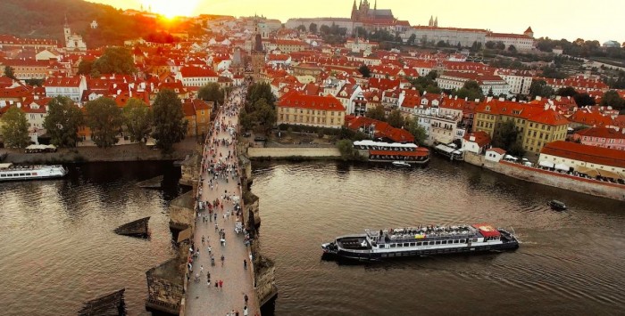 Two-hour dinner cruise in Prague at 18:00 available till 25.2.2024